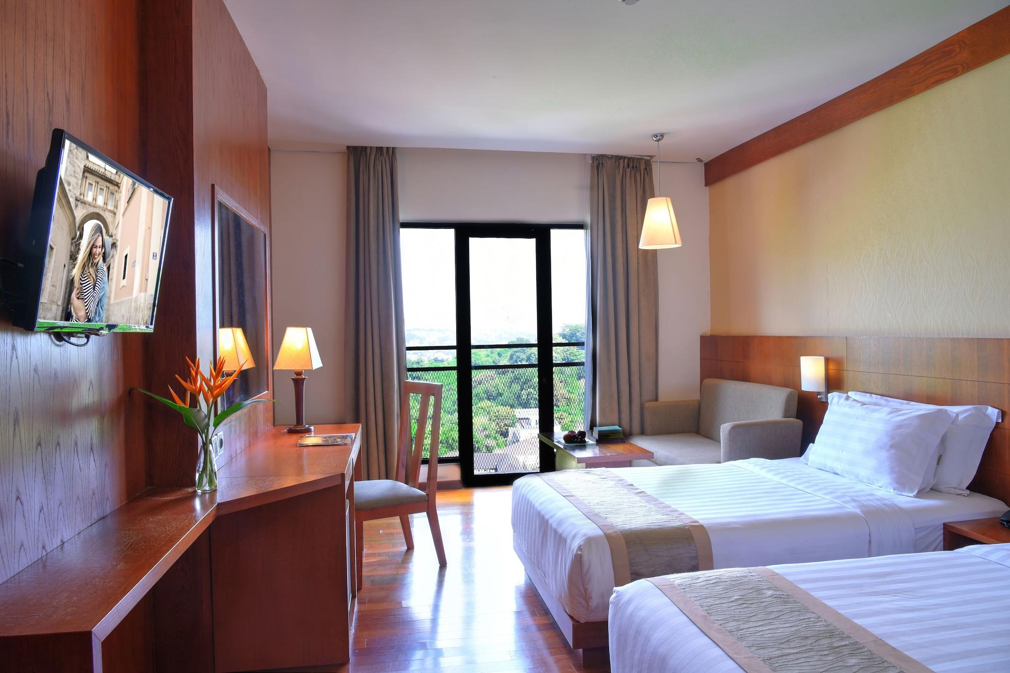 Oak Tree Emerald Hotel & Coventions Σεμαράνγκ Εξωτερικό φωτογραφία