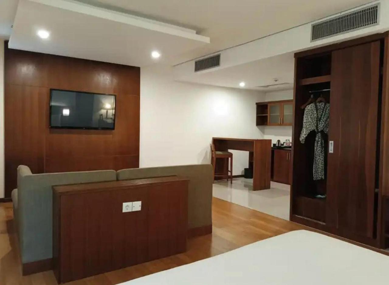 Oak Tree Emerald Hotel & Coventions Σεμαράνγκ Εξωτερικό φωτογραφία