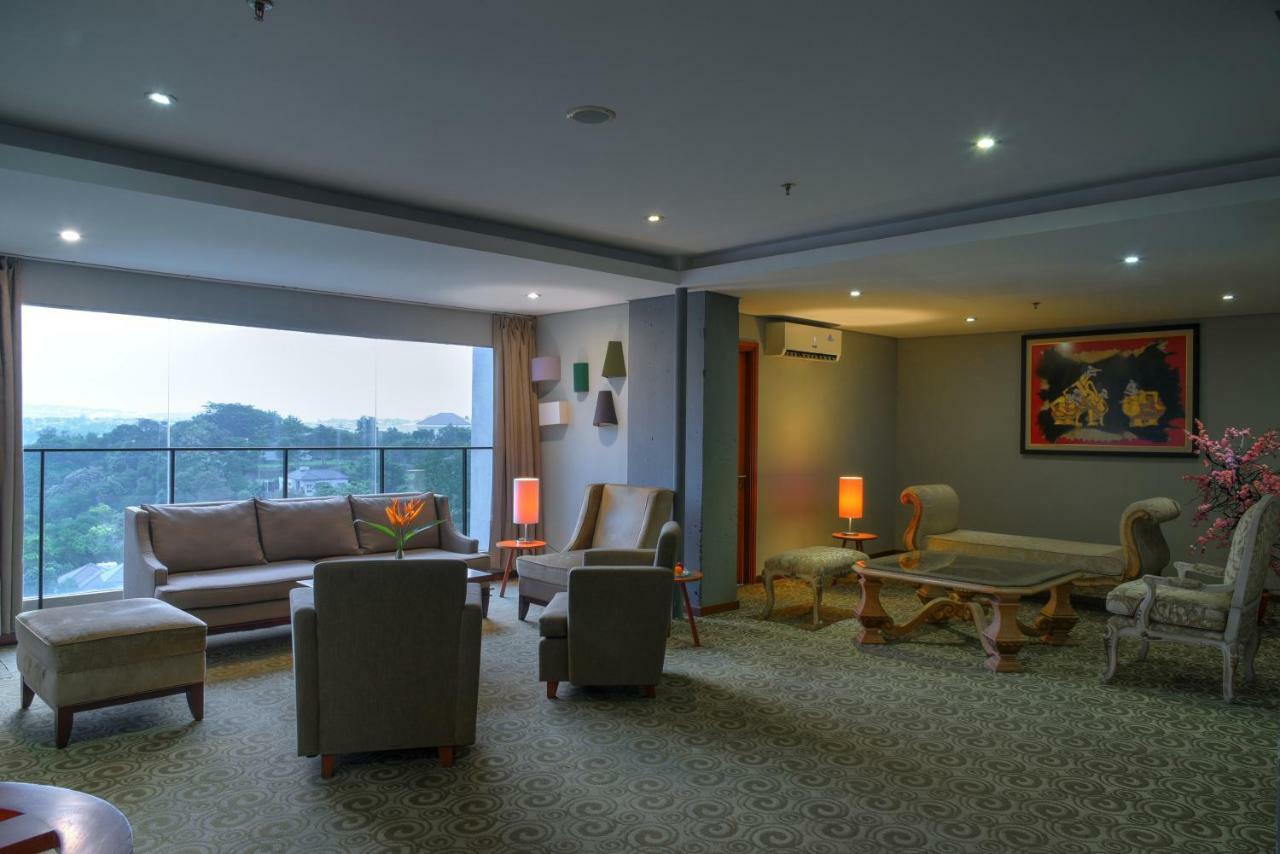 Oak Tree Emerald Hotel & Coventions Σεμαράνγκ Εξωτερικό φωτογραφία