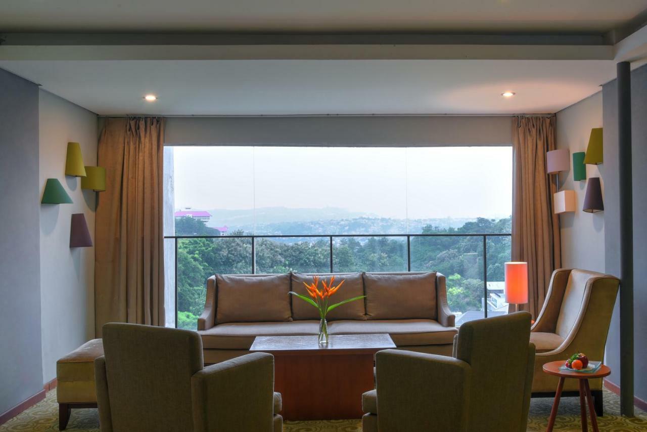 Oak Tree Emerald Hotel & Coventions Σεμαράνγκ Εξωτερικό φωτογραφία