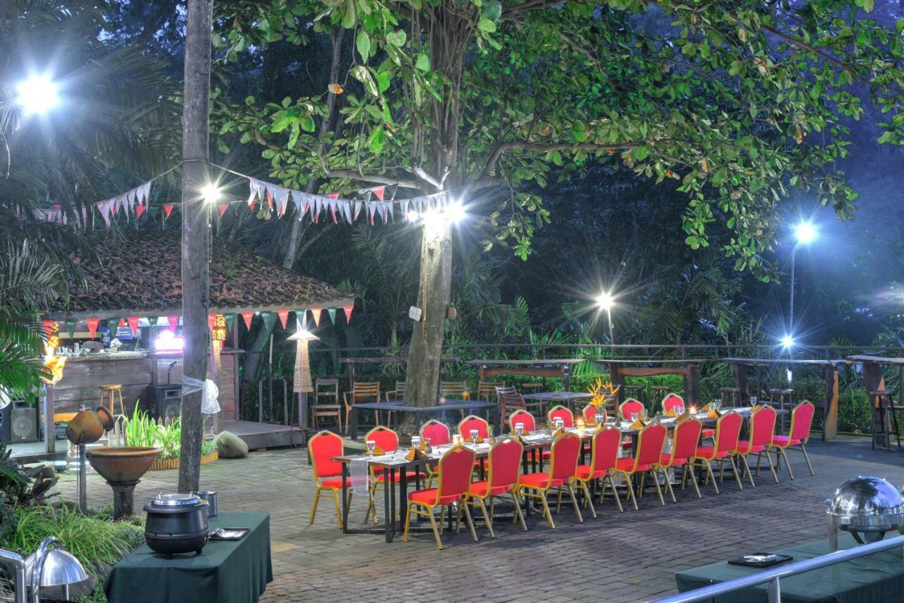 Oak Tree Emerald Hotel & Coventions Σεμαράνγκ Εξωτερικό φωτογραφία